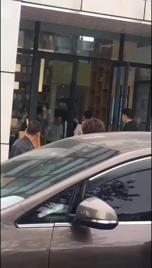 新澳门精准免费大全和吴京的车又翻了与吴京有什么车